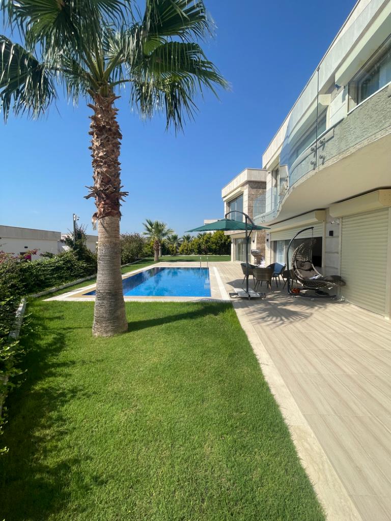 007 / Turgutreis’te 4+2 Muhteşem Manzaralı Villa