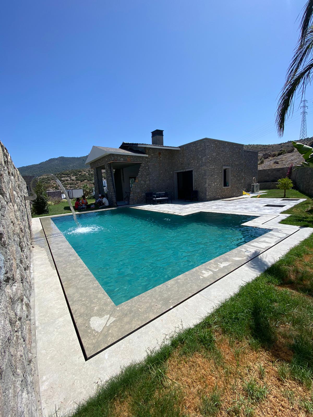 034 / Gölköy’de Havuzlu 5+1 Müstakil Villa