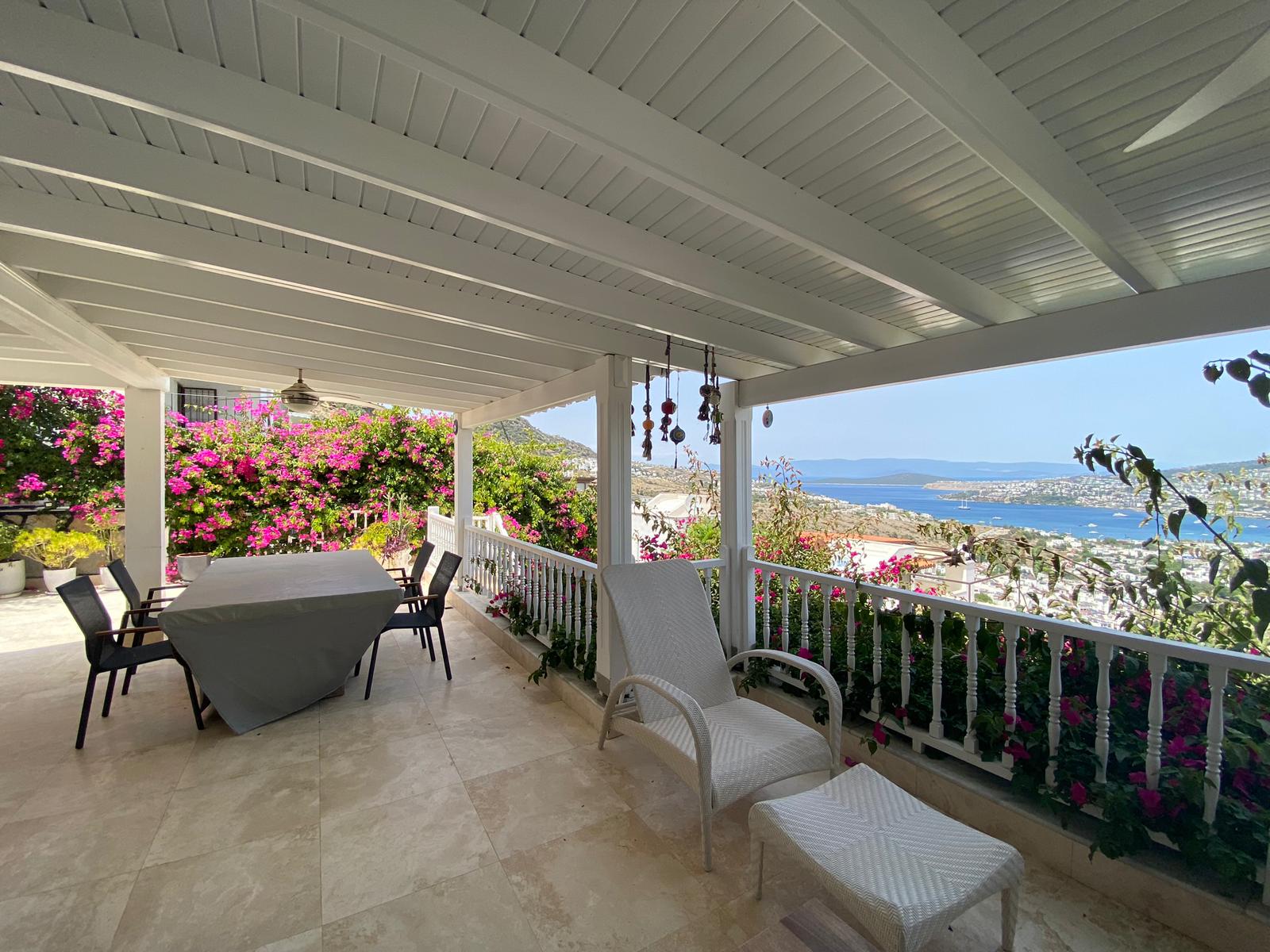 033 / Gündoğan’da Deniz Manzaralı 6+2 Villa