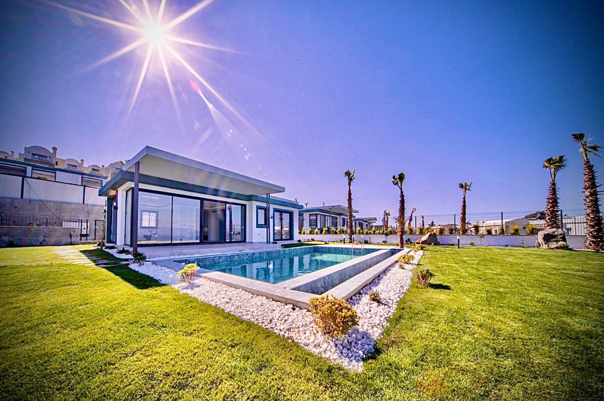 041 / Gündoğan’da Müstakil Bahçeli, Özel Havuzlu, Manzaralı Villa