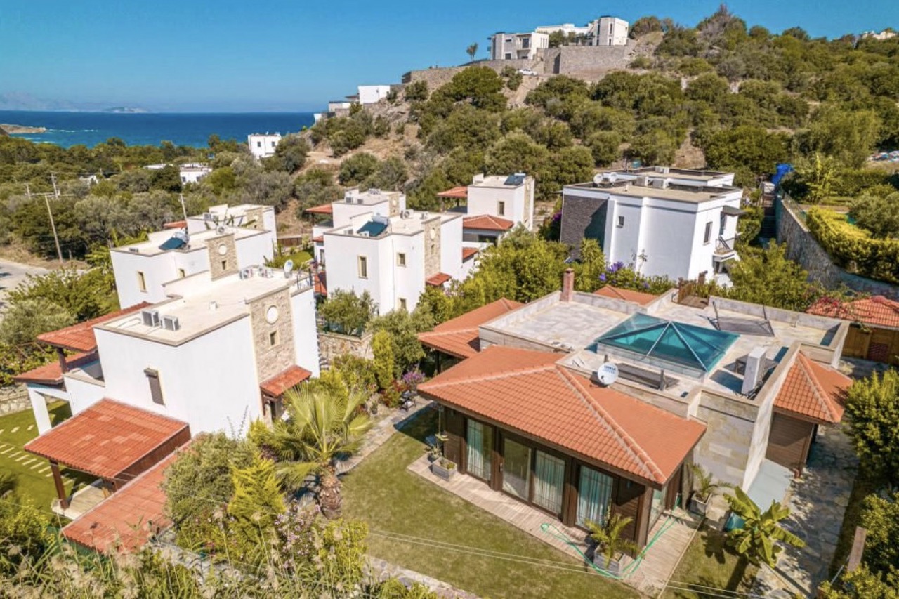 043 / Gümüşlük’te Site İçerisinde 4+2 Müstakil